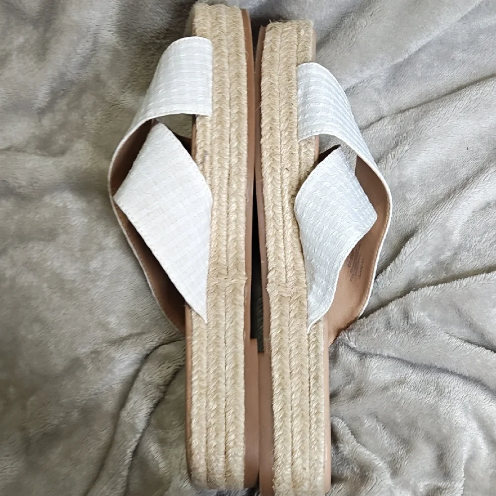 Lucky Brand Gayte white slide sandals Size 9M/40